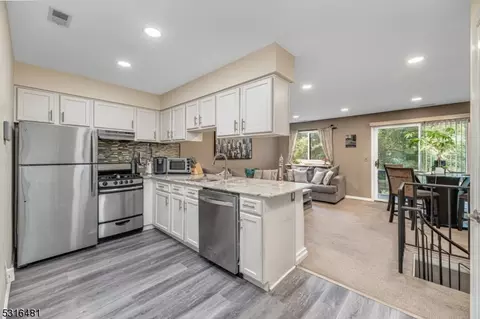 1 Telluride Ct #3, Vernon, NJ 07462