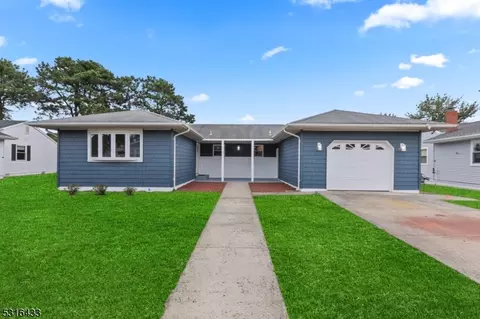 9 Tampa Ln, Toms River, NJ 08757