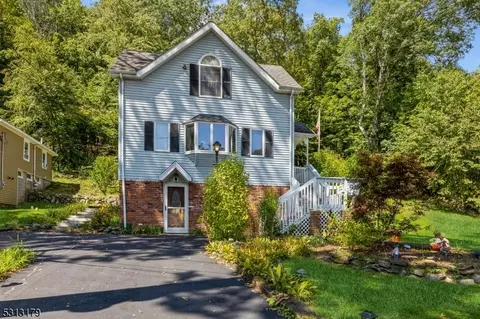 6 Bank St, Stanhope, NJ 07874
