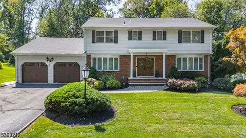 41 Artillery Park Rd, Totowa, NJ 07512