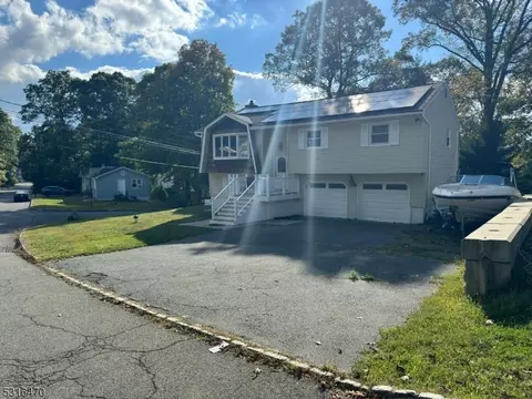 28 Kynor Ave, Stanhope, NJ 07874