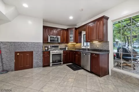316 Spencer Pl, Paramus, NJ 07652 photo 24