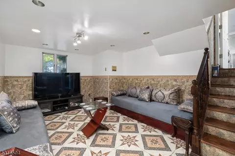 316 Spencer Pl, Paramus, NJ 07652 photo 16