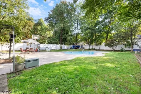 316 Spencer Pl, Paramus, NJ 07652 photo 40