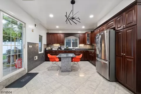 316 Spencer Pl, Paramus, NJ 07652 photo 20