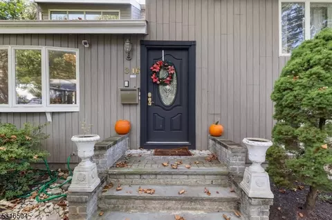 316 Spencer Pl, Paramus, NJ 07652 photo 4