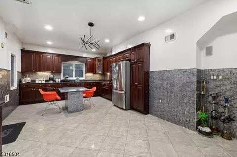 316 Spencer Pl, Paramus, NJ 07652 photo 19