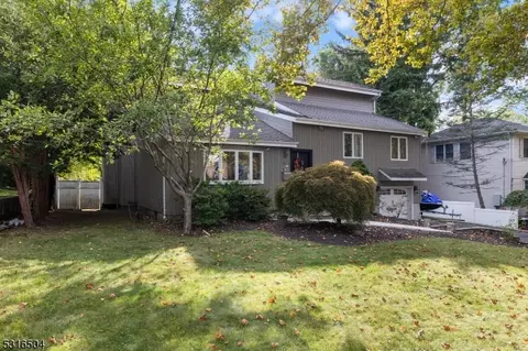 316 Spencer Pl, Paramus, NJ 07652 photo 3