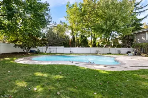 316 Spencer Pl, Paramus, NJ 07652 photo 43