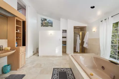 316 Spencer Pl, Paramus, NJ 07652 photo 37