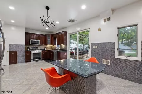316 Spencer Pl, Paramus, NJ 07652 photo 23