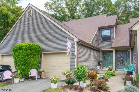 8 New Bedford Rd #B, West Milford, NJ 07480
