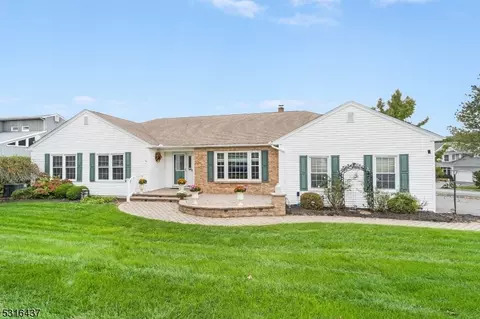 2 Eldorado Dr, Roxbury Twp, NJ 07876