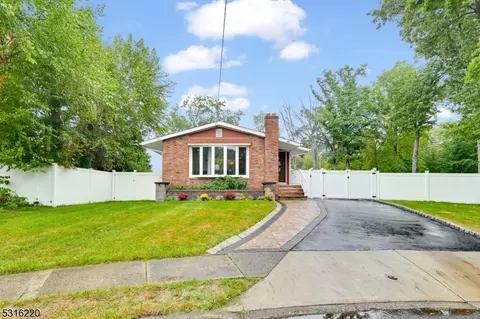 23 Dapp Ct, Elmwood Park, NJ 07407