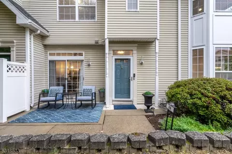 39 Wildflower Ln, Morristown, NJ 07960