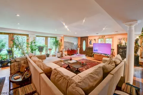 9 Liberty Trl, Andover Twp, NJ 07860