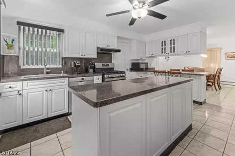 24 Kimble St, Edison, NJ 08817 photo 9