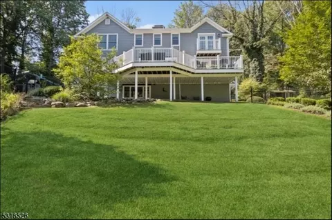 44 State Park Rd, Chester, NJ 07930