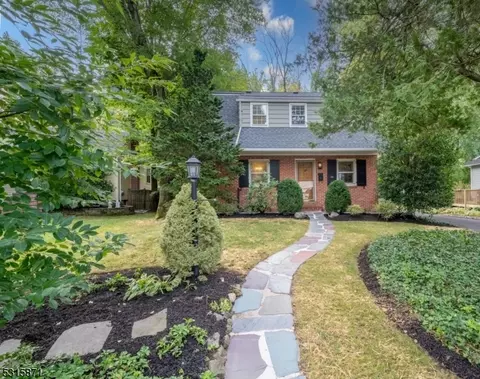 26 Lavina Ct, Summit, NJ 07901