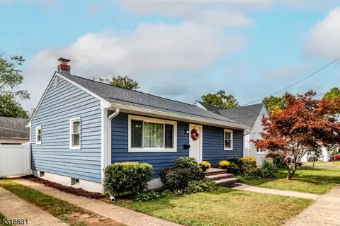 27 Safran Ave, Edison, NJ 08837