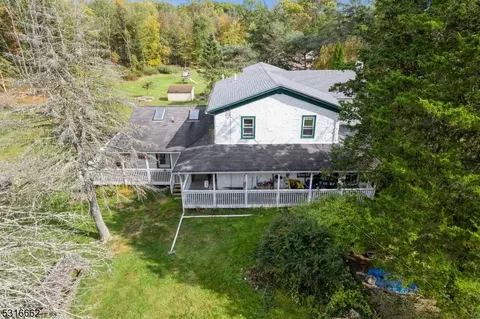 38 Spring Ln, Washington Twp, NJ 07853