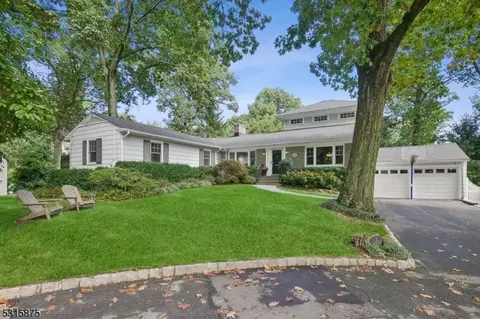 25 Pine Ridge Dr, Summit, NJ 07901
