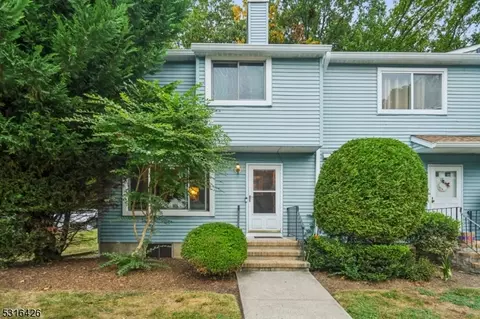 17 Westbrook Ct, Roselle, NJ 07203