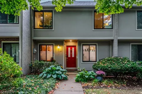 25 Irongate, Metuchen, NJ 08840