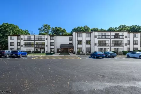 277 Crosse Dr #3B, Monroe Township, NJ 08831