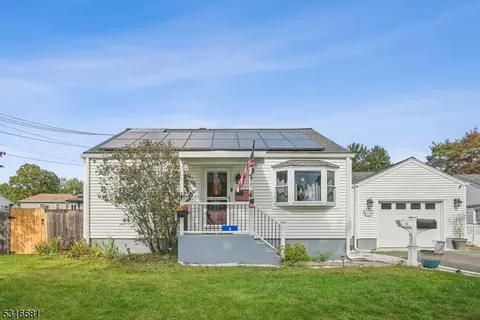 6 Sunset Ter, Roxbury Twp, NJ 07876