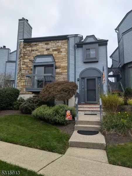 4 Delbarton Ct, Hackettstown, NJ 07840
