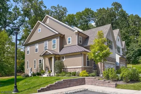 9 Lakeland Ct, Parsippany, NJ 07054