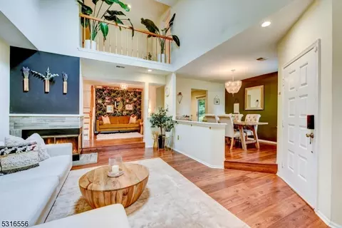 80 Driftwood Dr, Somerset, NJ 08873