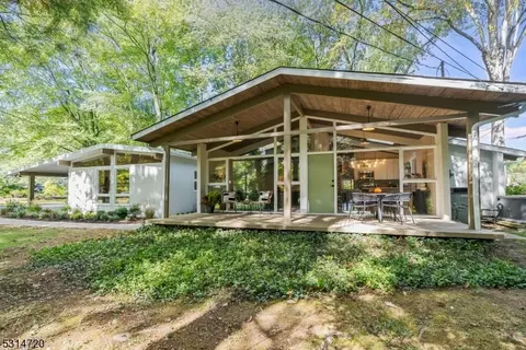 24 Erskine Dr, Morristown, NJ 07960