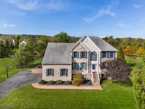 14 Providence Dr, Flemington, NJ 08822