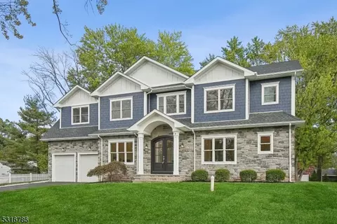 14 Page Pl, Livingston, NJ 07039
