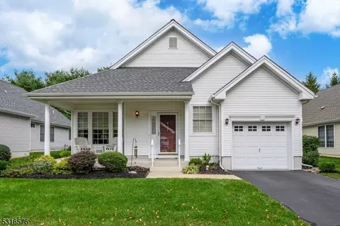 32 Bear Meade Dr, Hamilton, NJ 08691