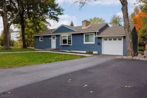 3 Robinhood Ln, Vernon Twp, NJ 07422