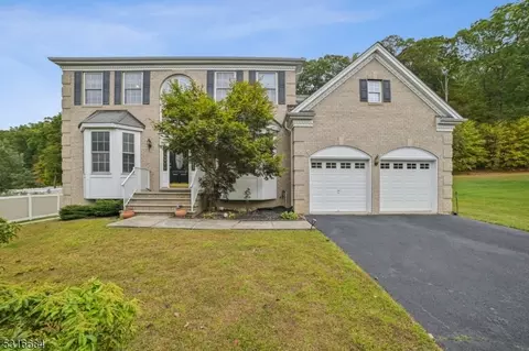 11 Chestnut Way, Flanders, NJ 07836