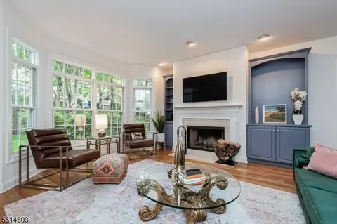 402 Lindabury Ln, Pottersville, NJ 07979