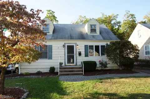 11 Gray St, West Caldwell, NJ 07006