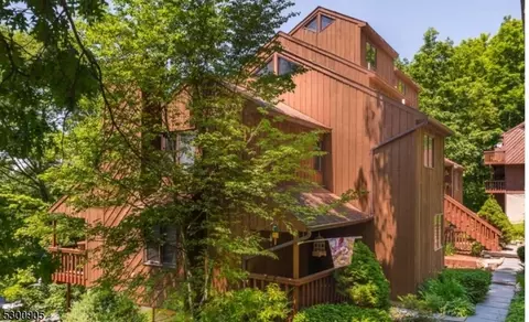 4 Village Way #L3, Vernon, NJ 07462