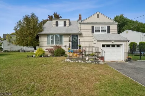 8 Meadow Dr, Little Falls, NJ 07424