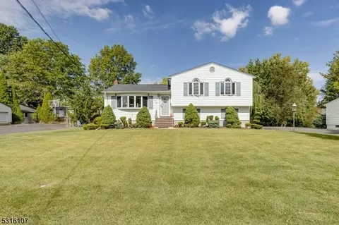 48 Dorset Dr, Clark, NJ 07066