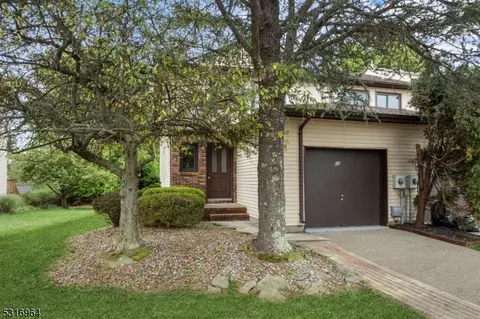 69 Canterberry Cir, Flemington, NJ 08822