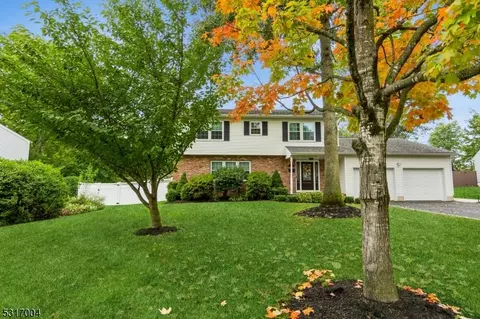 45 Hawthorne Dr, Clark, NJ 07066