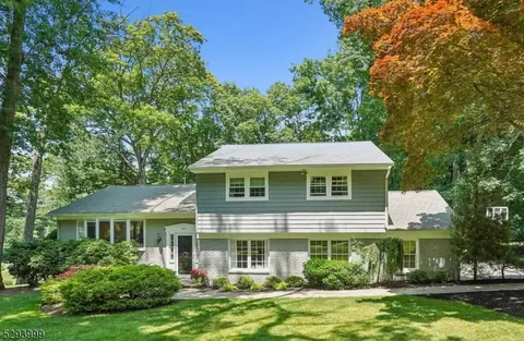 3 Highland Dr, Caldwell, NJ 07006