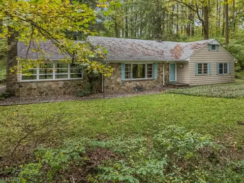 362 Tunnel Rd, Bethlehem Twp, NJ 08802