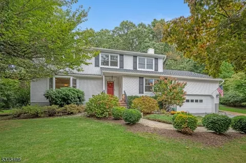 37 Puddingstone Dr, Boonton, NJ 07005
