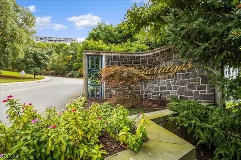1 Claridge Dr #418, Verona, NJ 07044